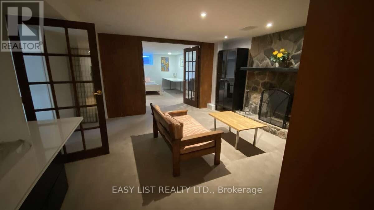 98 Burbank Drive Property Photo 43