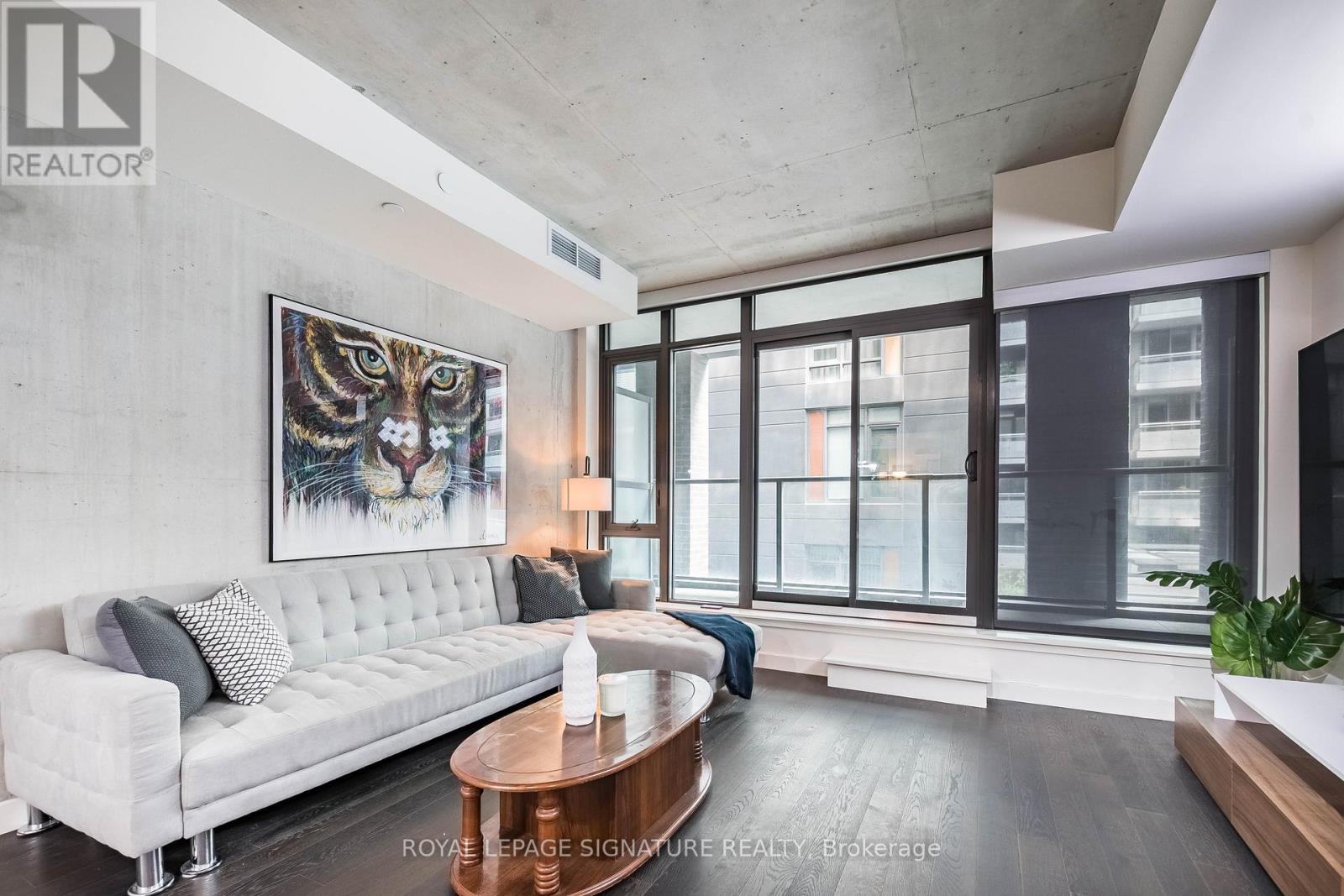 318 - 111 BATHURST STREET Property Photo 1
