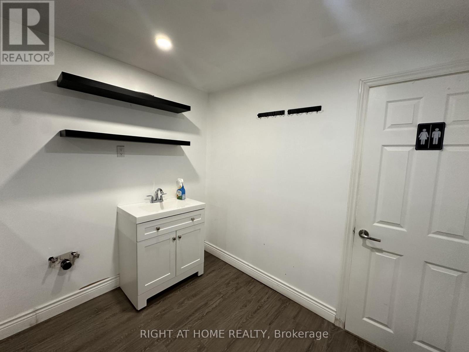 Bsmt - 1639 Eglinton Avenue W Property Photo 9
