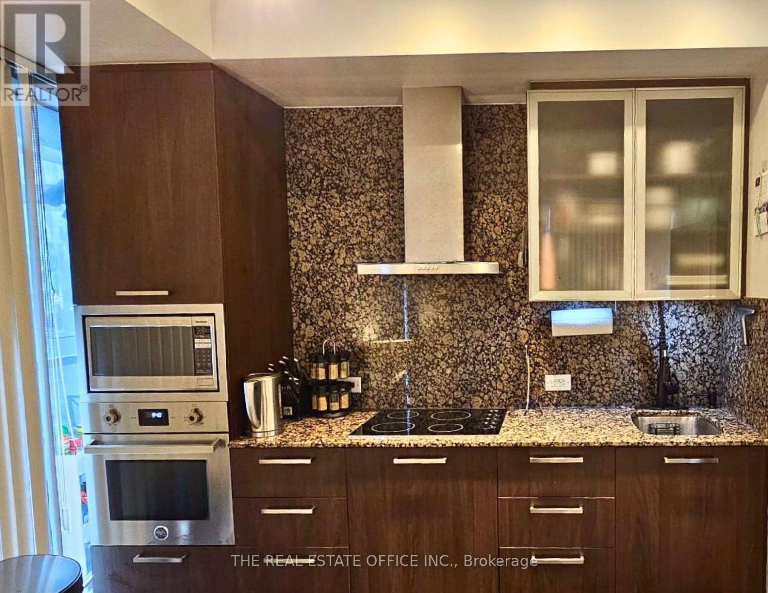 2511 - 14 York Street Property Photo 6