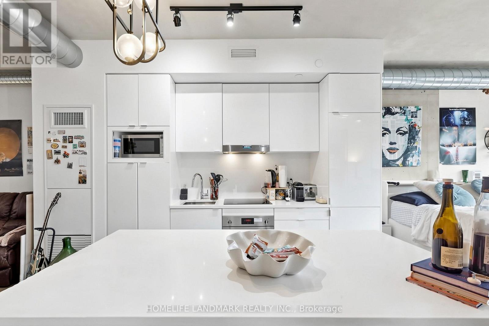 801 - 21 Lawren Harris Square Property Photo 11