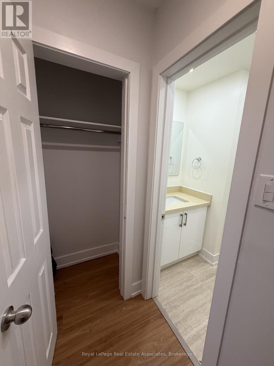 1 - 3877 Bathurst Street Property Photo 5