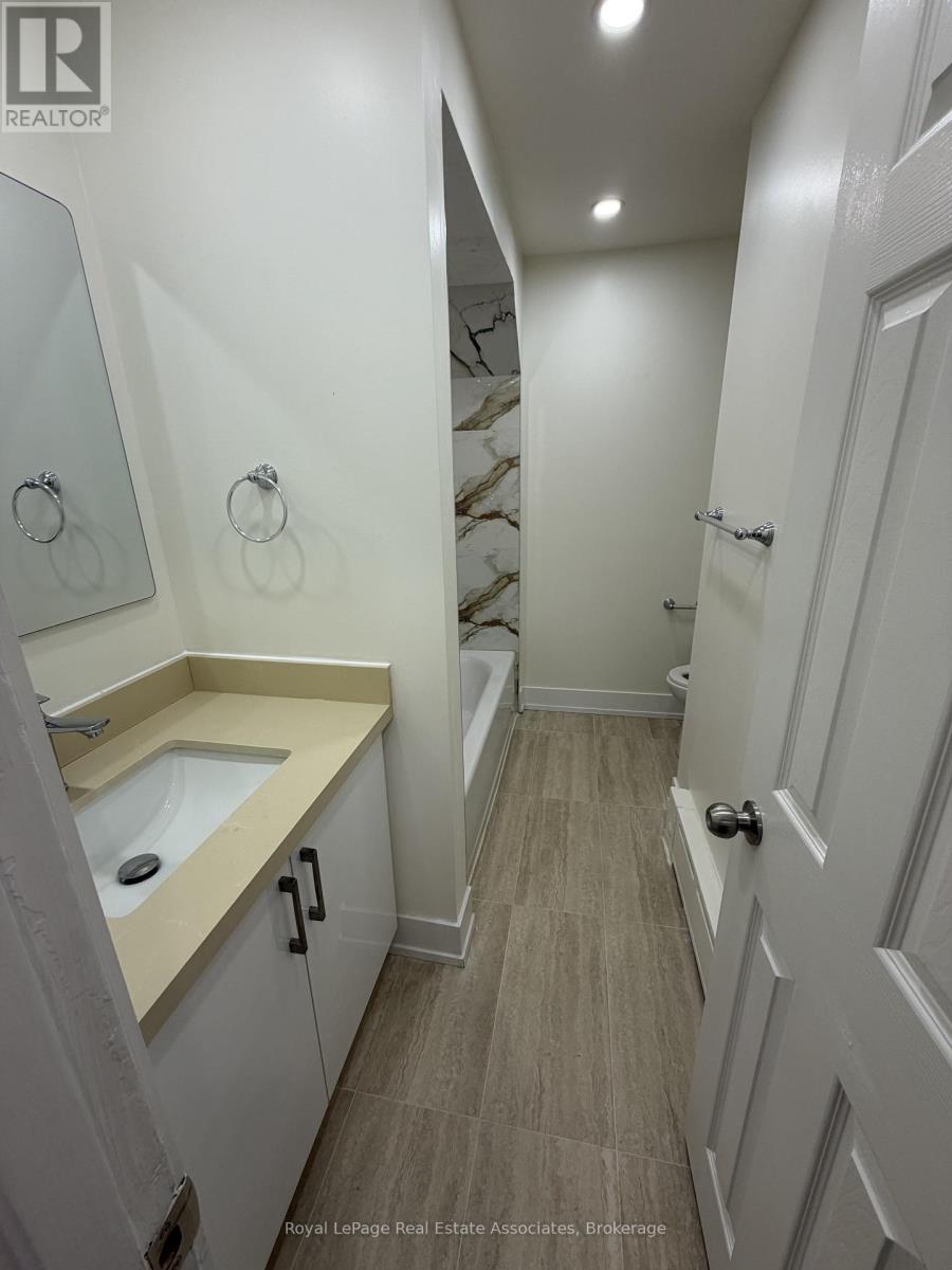 1 - 3877 Bathurst Street Property Photo 6