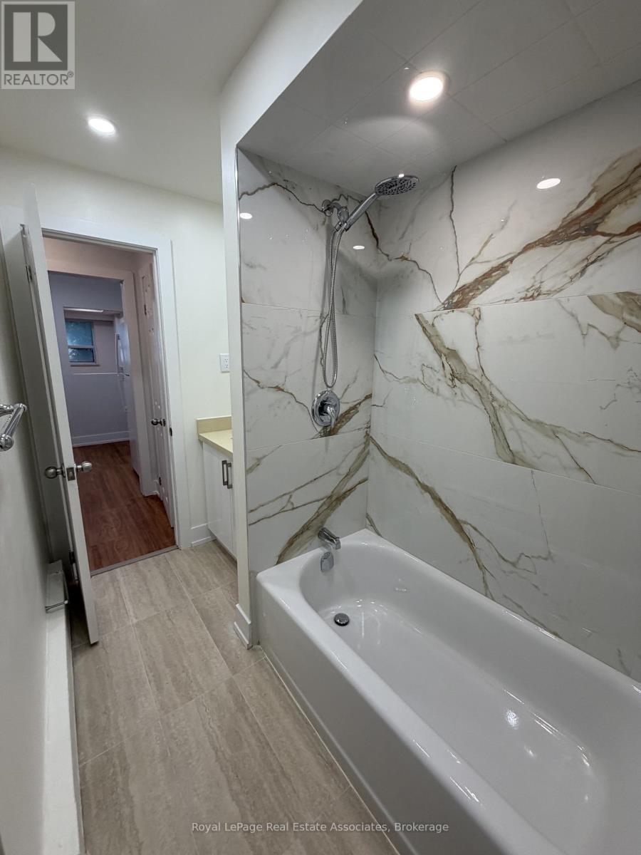 1 - 3877 Bathurst Street Property Photo 7