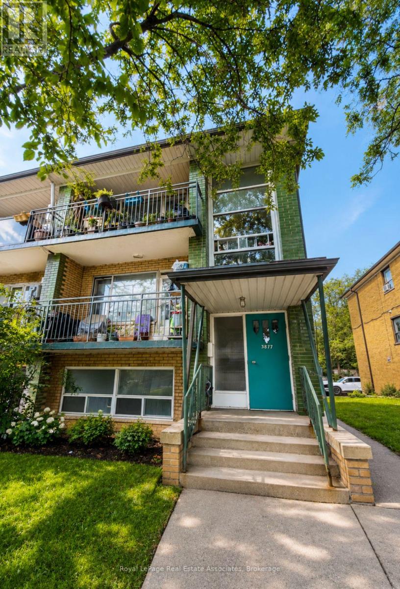 1 - 3877 Bathurst Street Property Photo 8