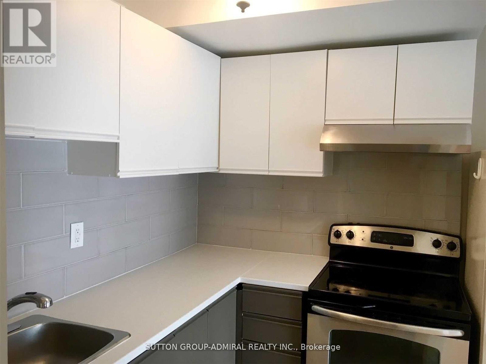 Main Fl - 4 Nootka Crescent Property Photo 7