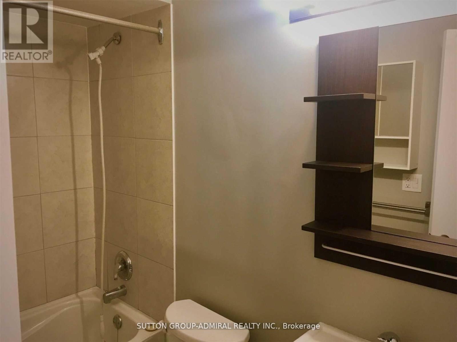 Main Fl - 4 Nootka Crescent Property Photo 12