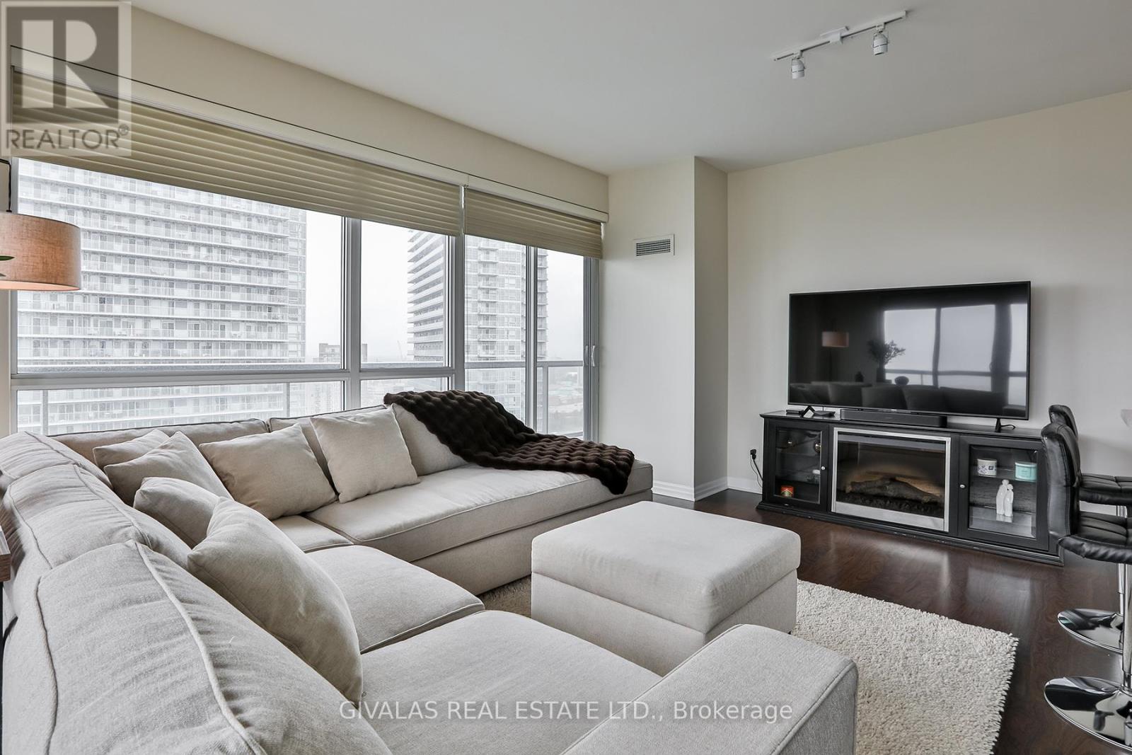 2110 - 30 Herons Hill Way Property Photo 6