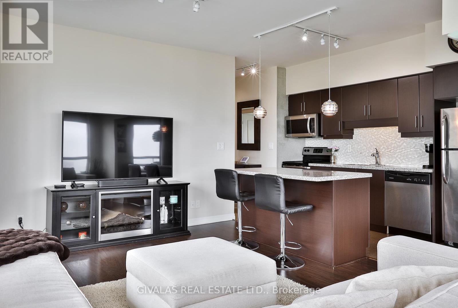 2110 - 30 Herons Hill Way Property Photo 9
