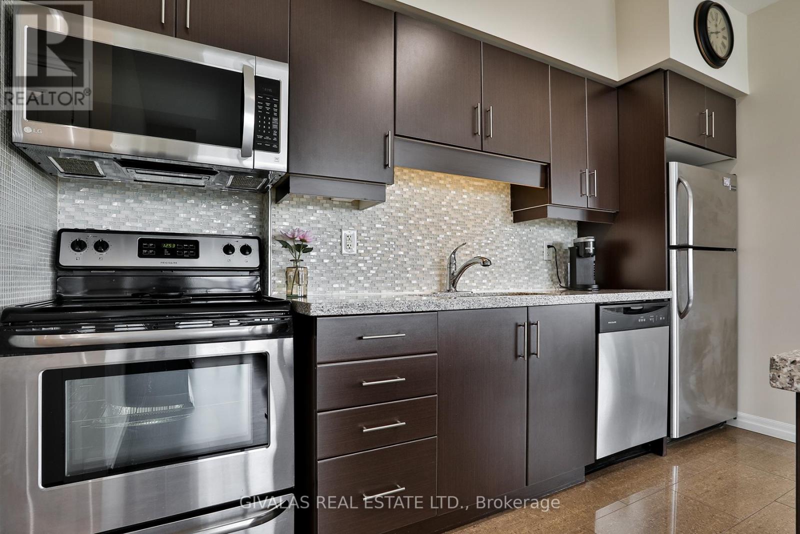 2110 - 30 Herons Hill Way Property Photo 13
