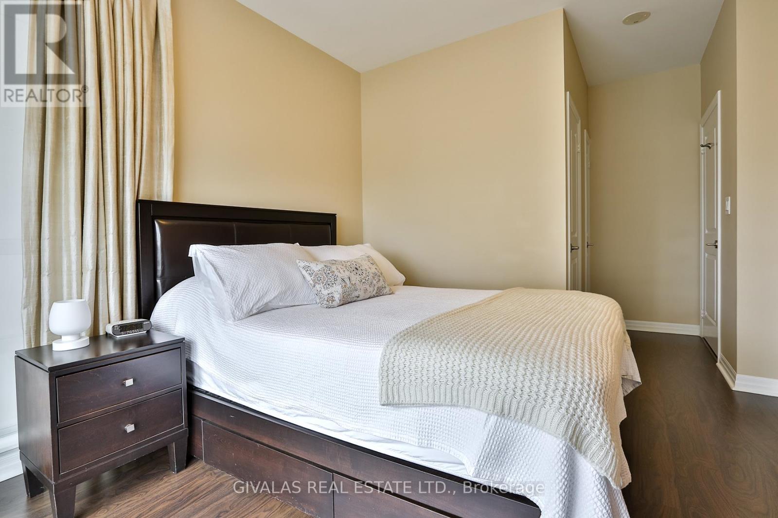 2110 - 30 Herons Hill Way Property Photo 23