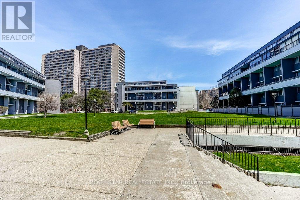 1711 - 10 Sunny Glenway Property Photo 2