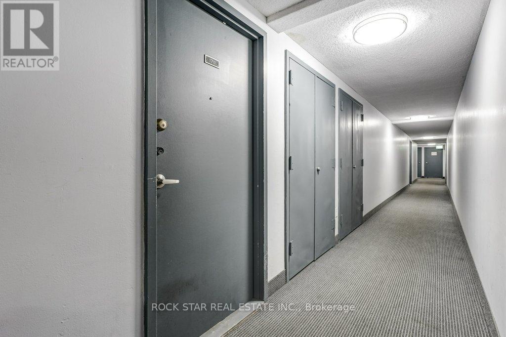 1711 - 10 Sunny Glenway Property Photo 4