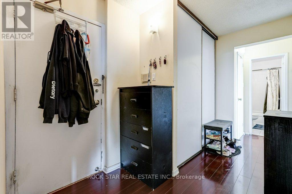 1711 - 10 Sunny Glenway Property Photo 5