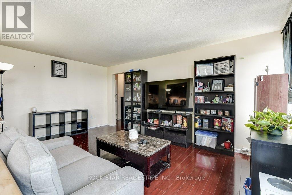 1711 - 10 Sunny Glenway Property Photo 9