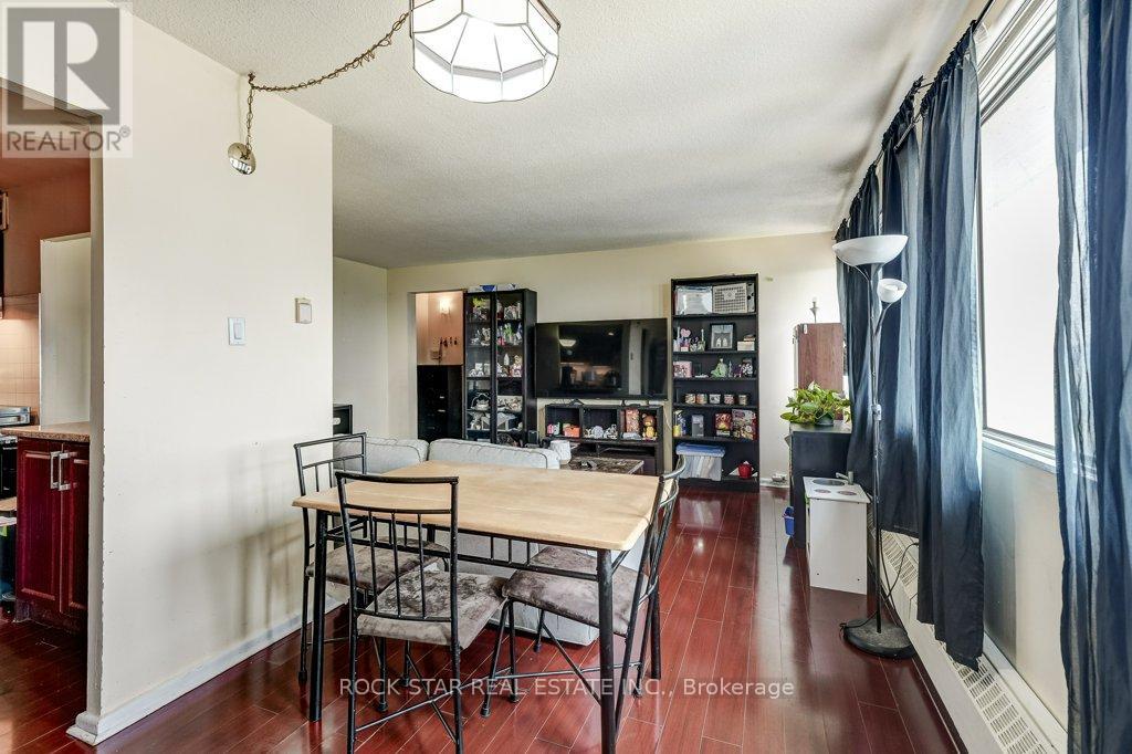 1711 - 10 Sunny Glenway Property Photo 11