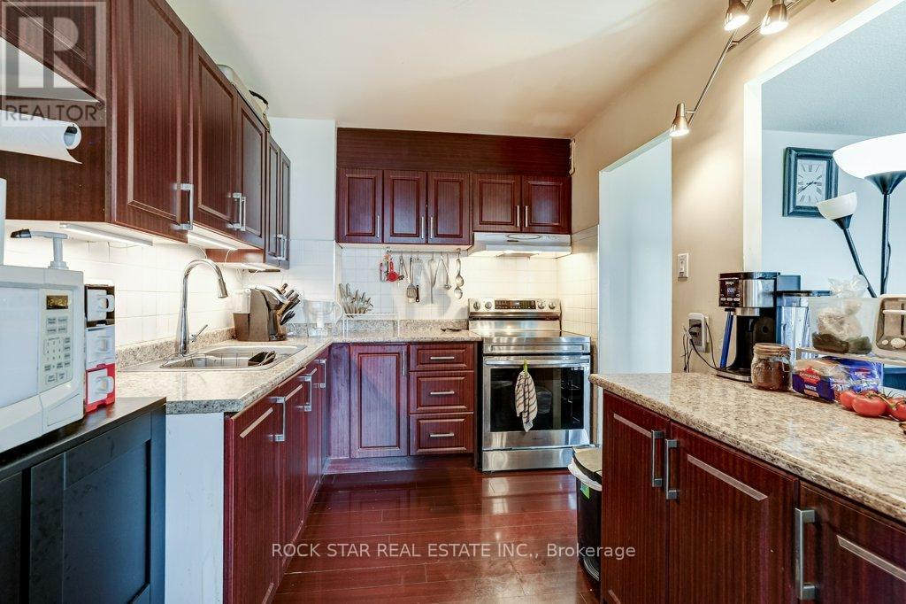 1711 - 10 Sunny Glenway Property Photo 13