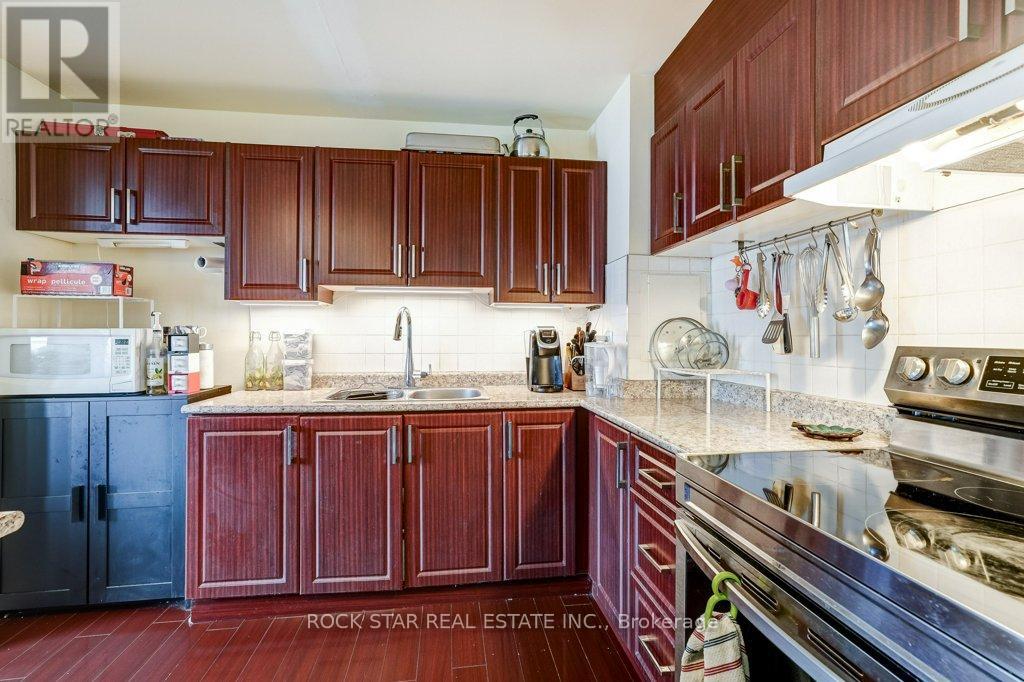1711 - 10 Sunny Glenway Property Photo 14