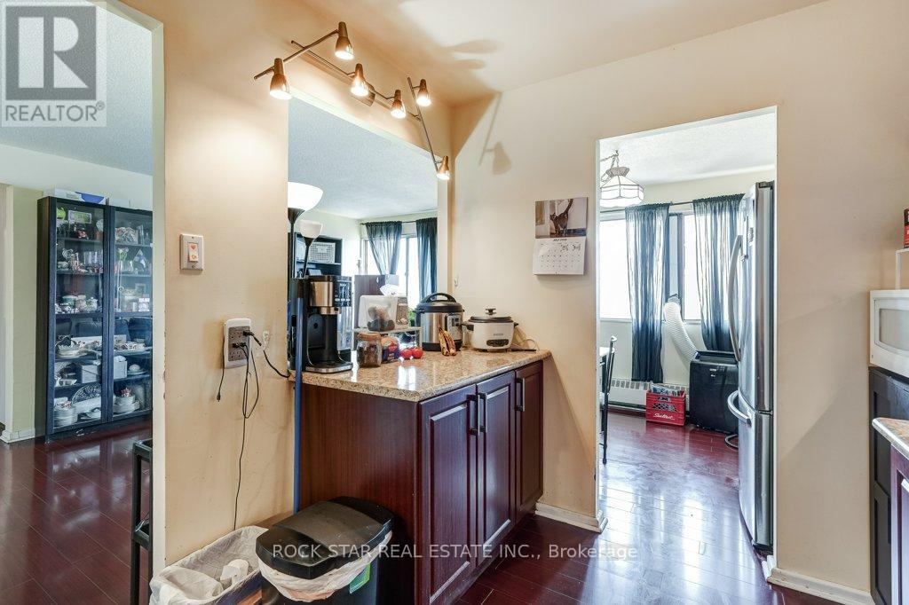 1711 - 10 Sunny Glenway Property Photo 15
