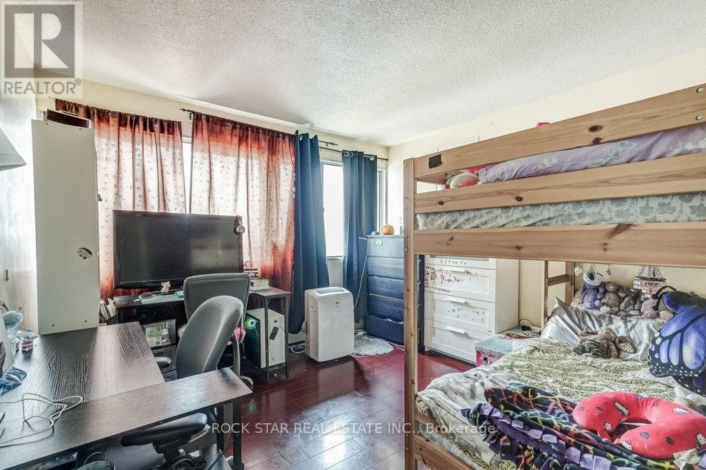 1711 - 10 Sunny Glenway Property Photo 16