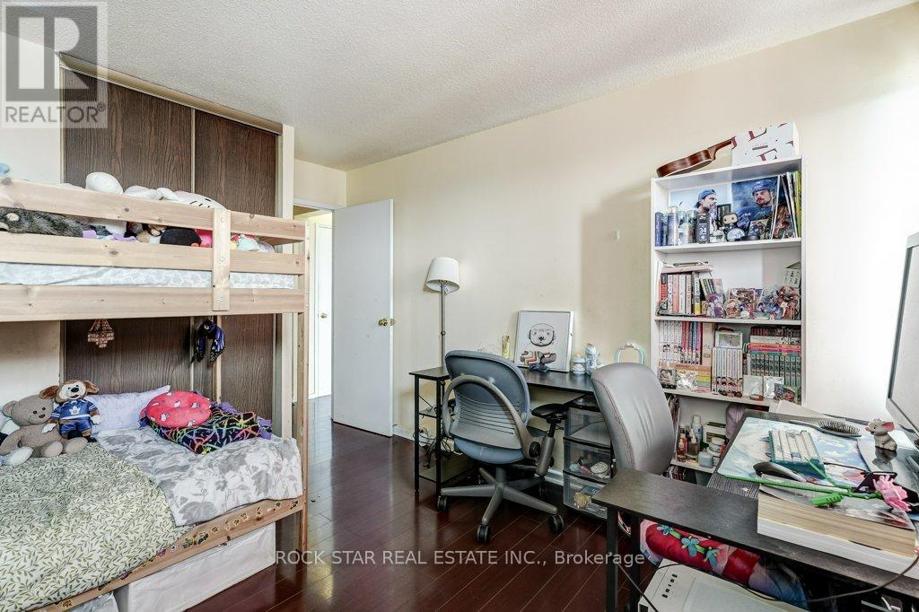 1711 - 10 Sunny Glenway Property Photo 17