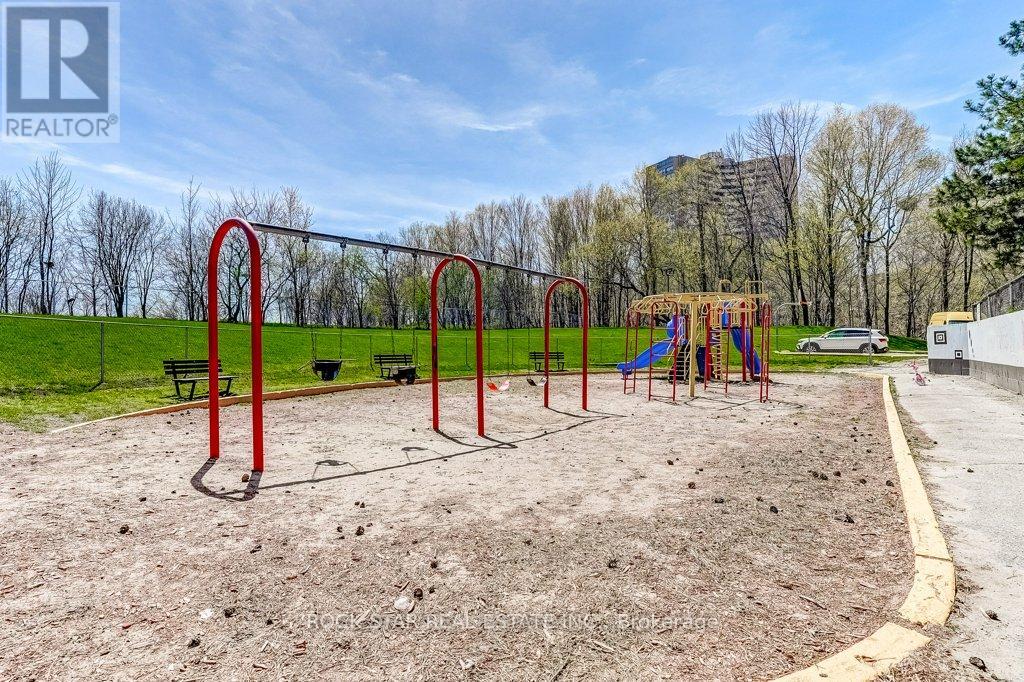 1711 - 10 Sunny Glenway Property Photo 23