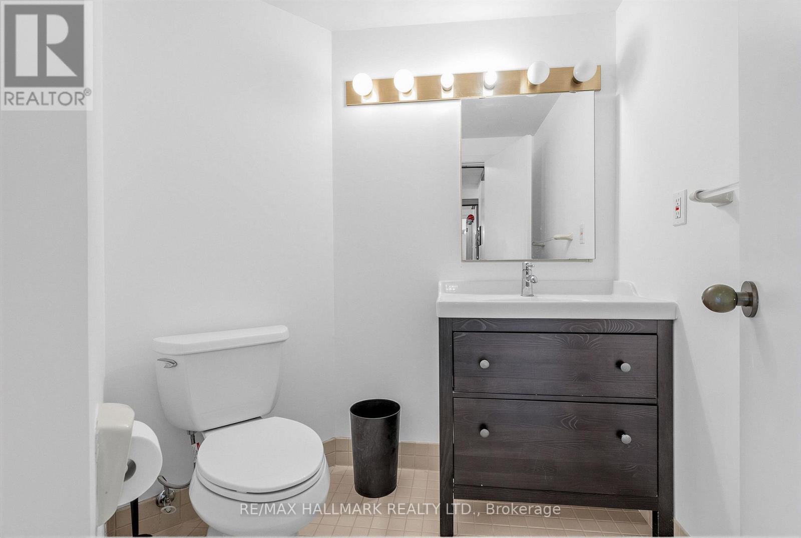 102 - 3 Duplex Avenue Property Photo 18