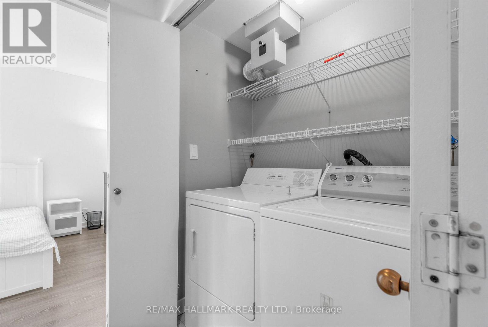 102 - 3 Duplex Avenue Property Photo 24