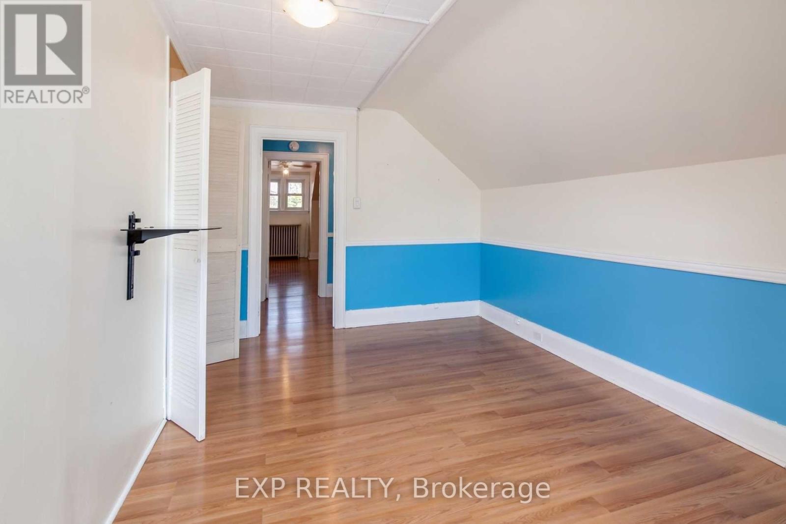 896 Avenue Road Property Photo 4