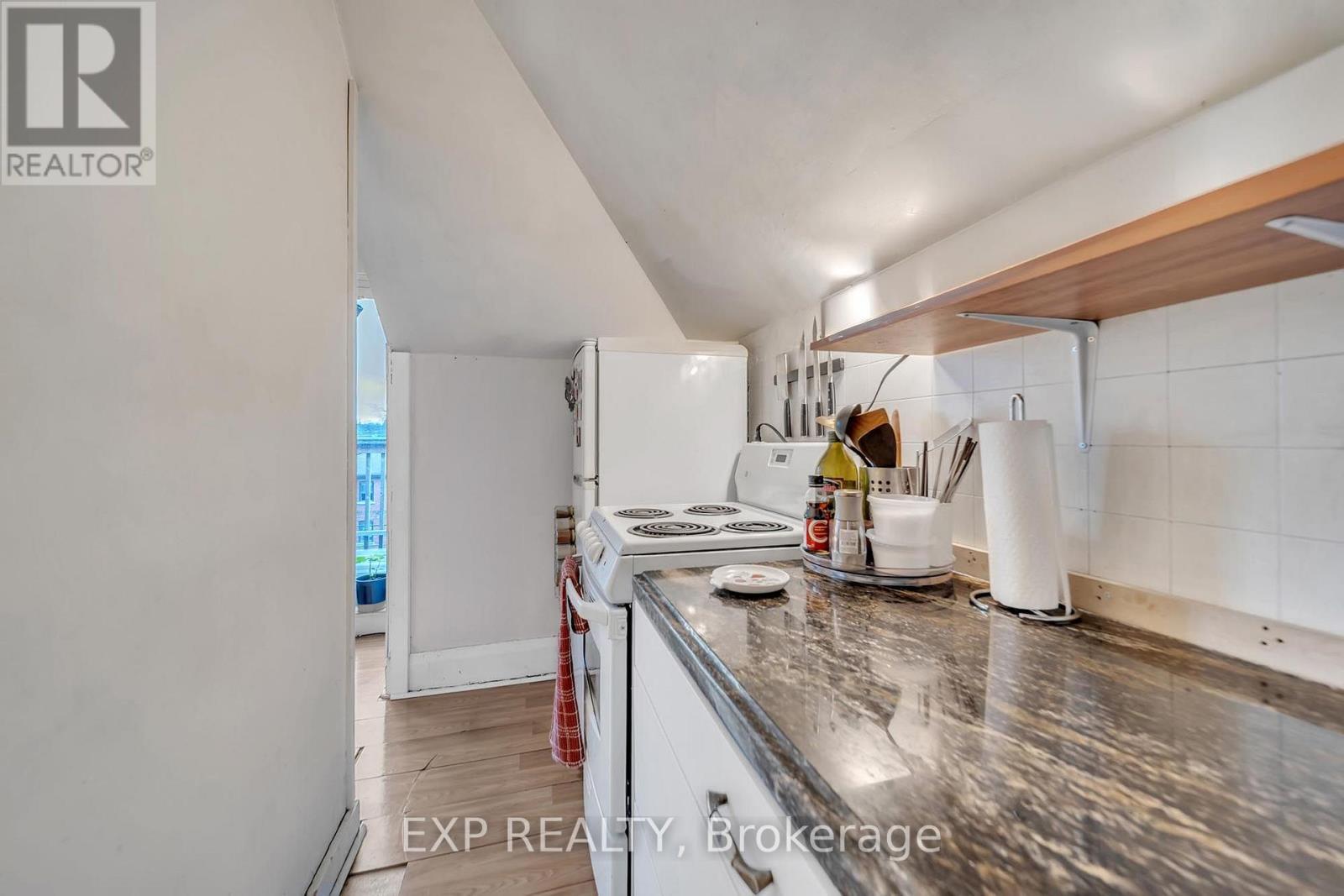 896 Avenue Road Property Photo 13