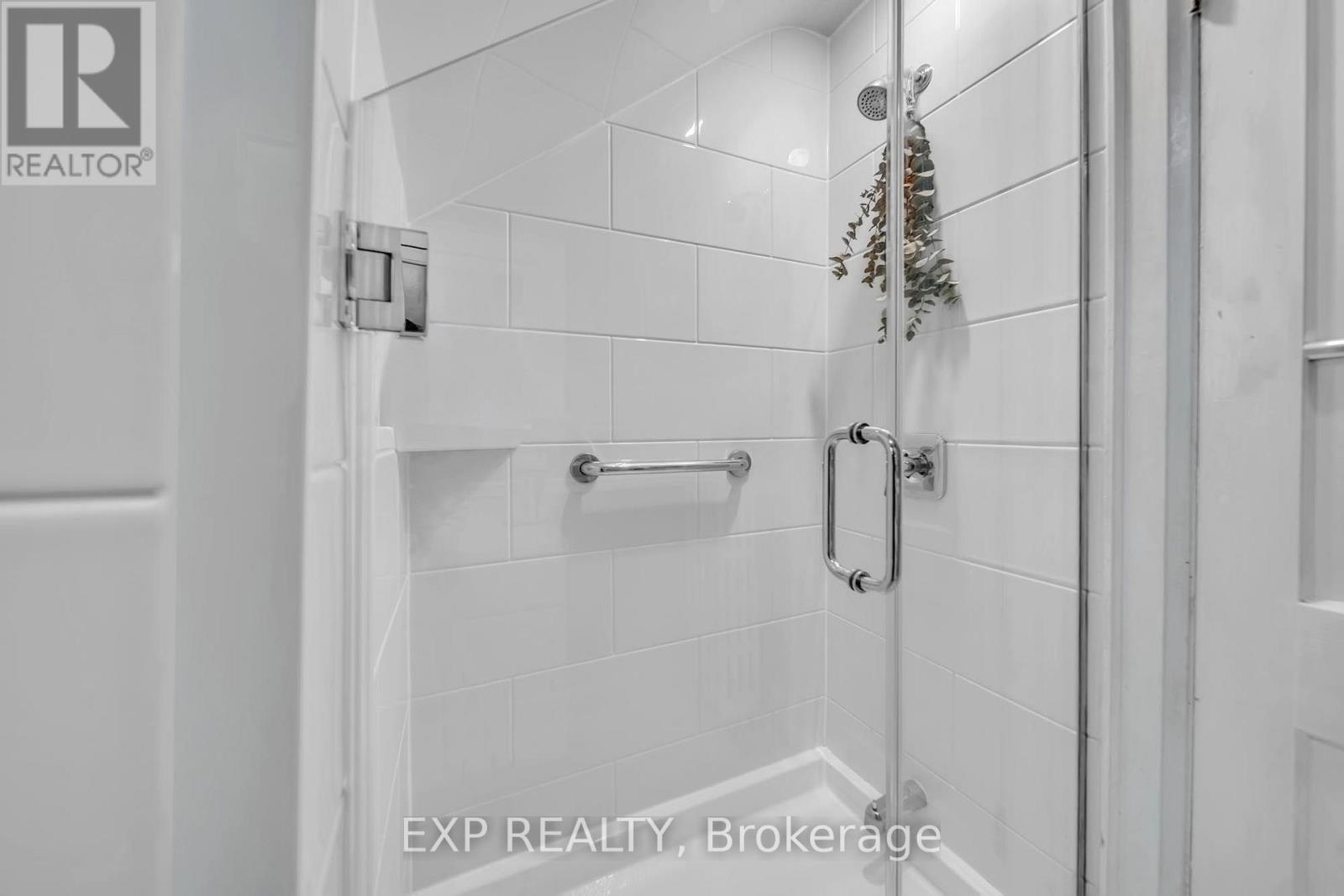 896 Avenue Road Property Photo 15