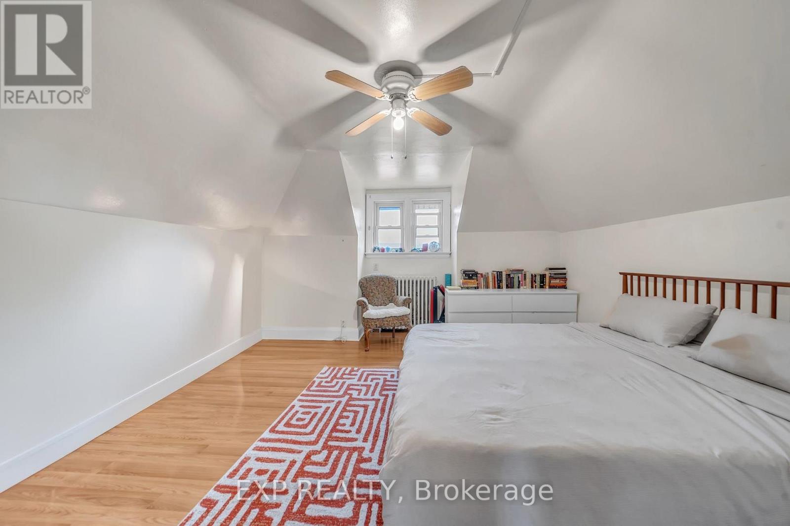 896 Avenue Road Property Photo 19