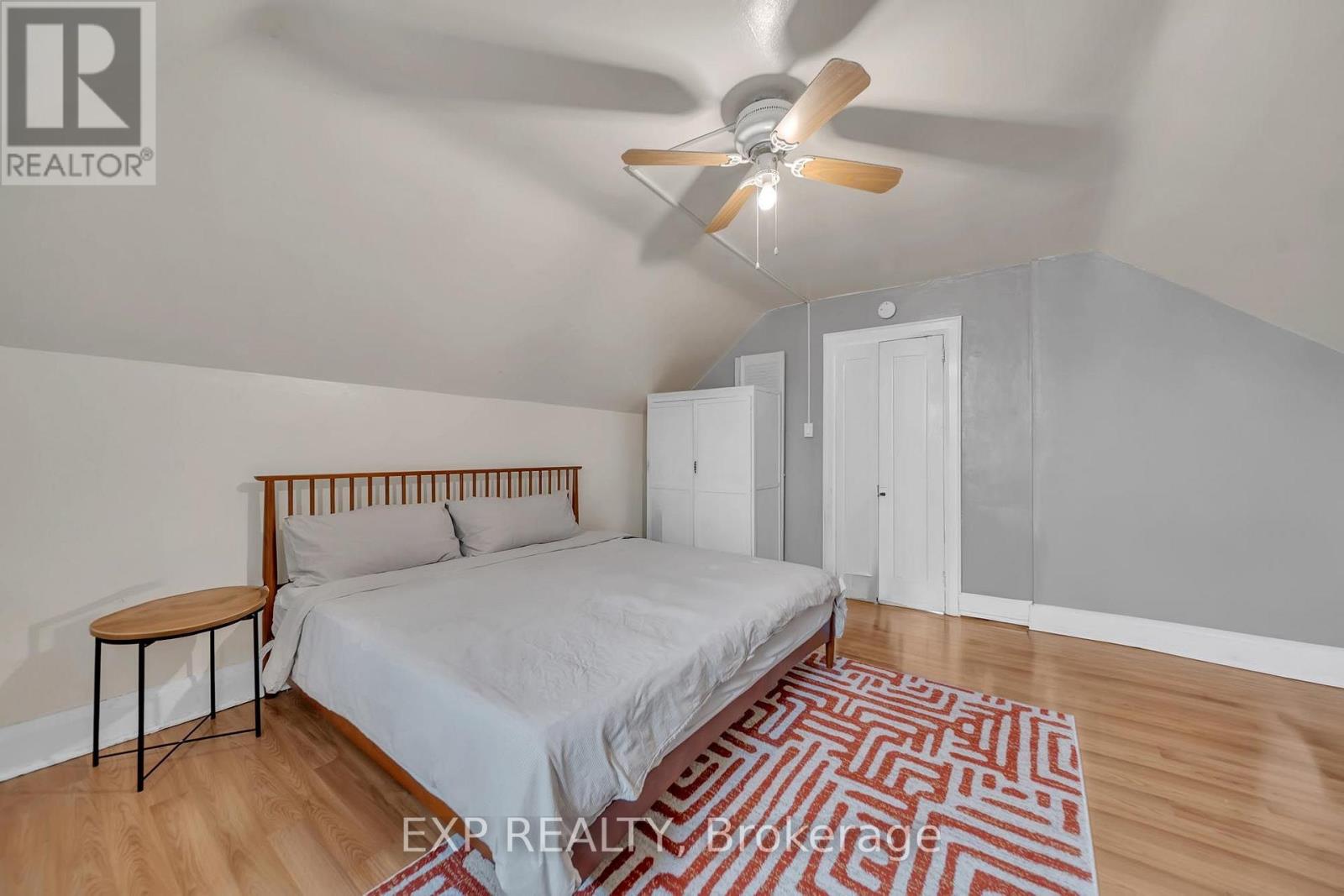 896 Avenue Road Property Photo 20