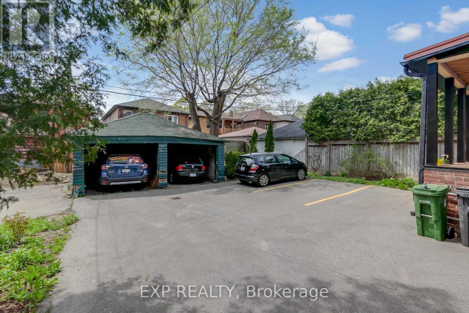 896 Avenue Road Property Photo 22