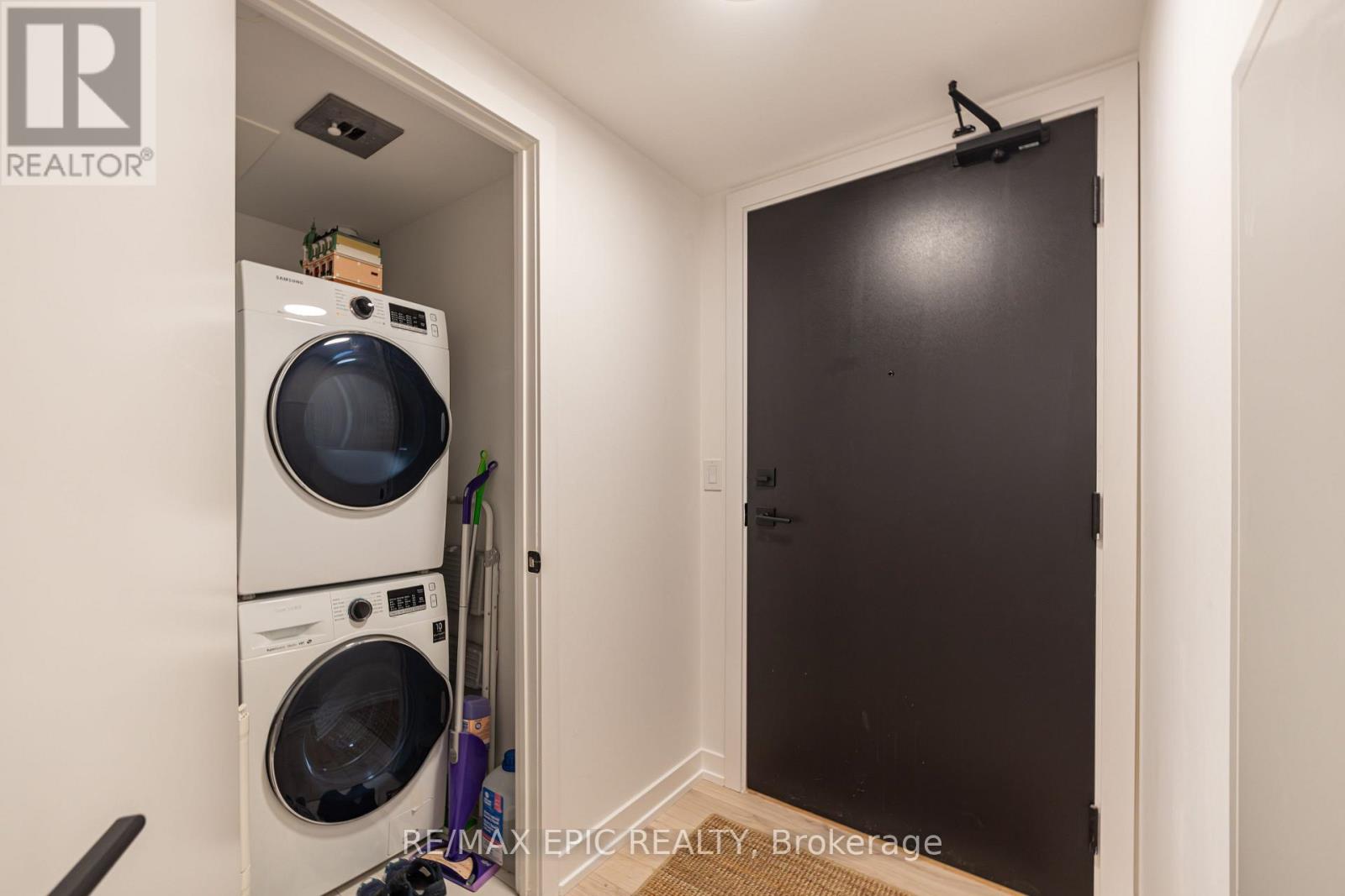 302 - 2 Augusta Avenue Property Photo 5