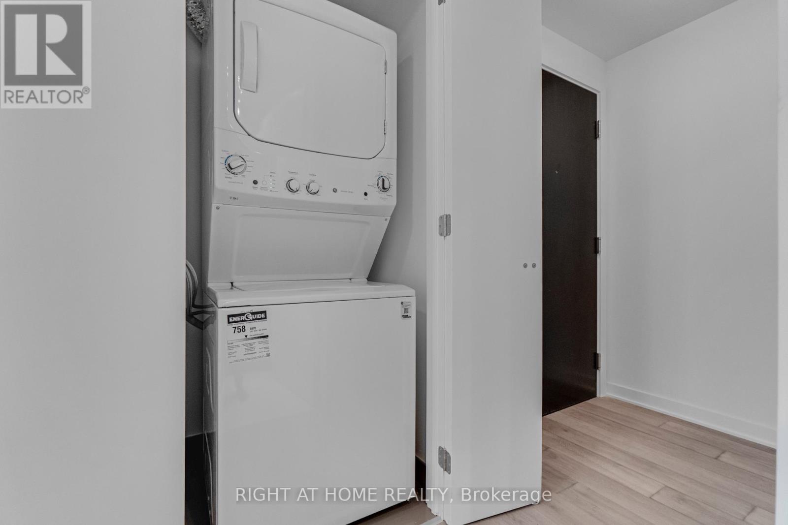 2113 - 11 Yorkville Avenue Property Photo 20