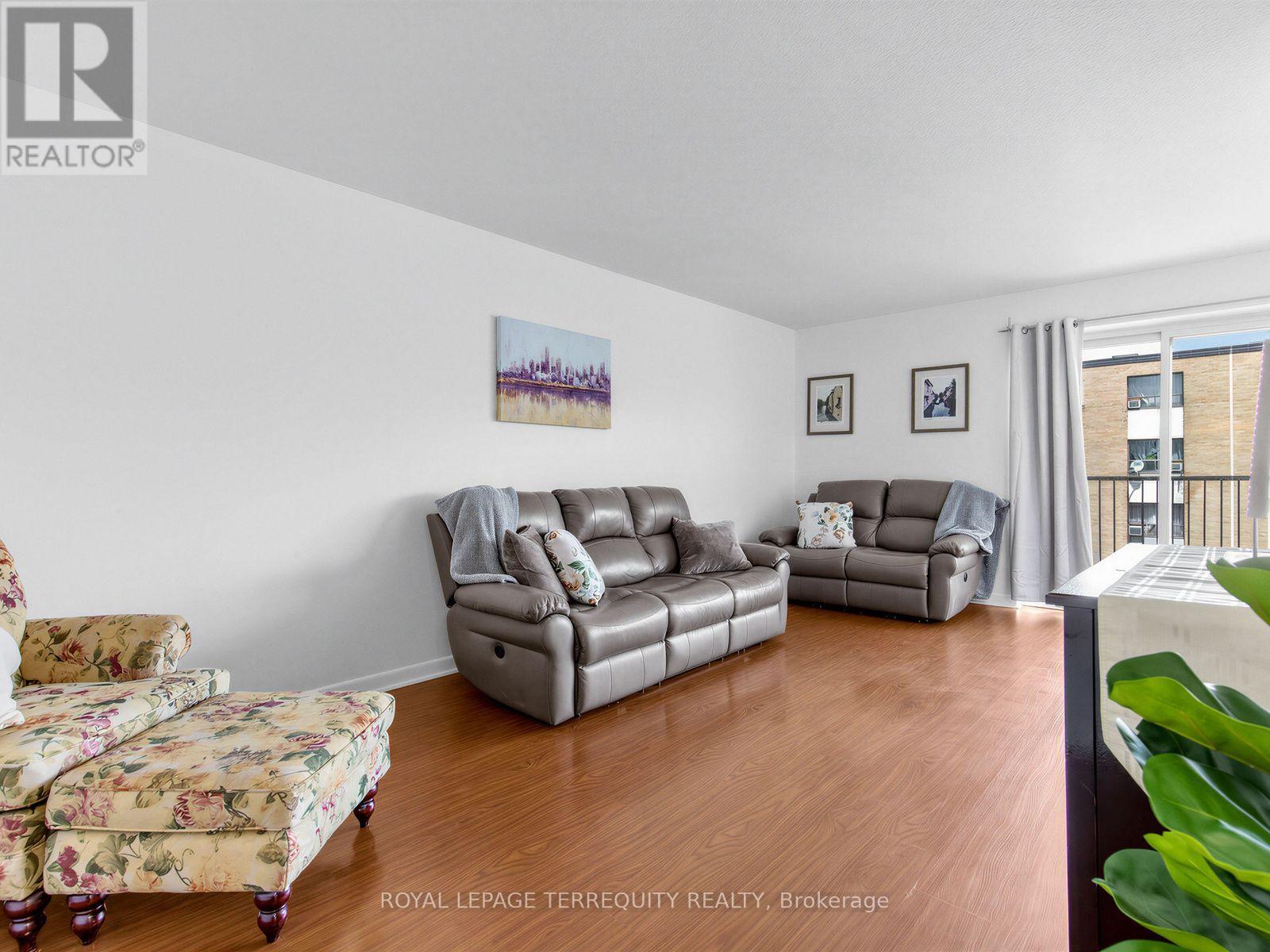 404 - 8 KINGSBRIDGE COURT