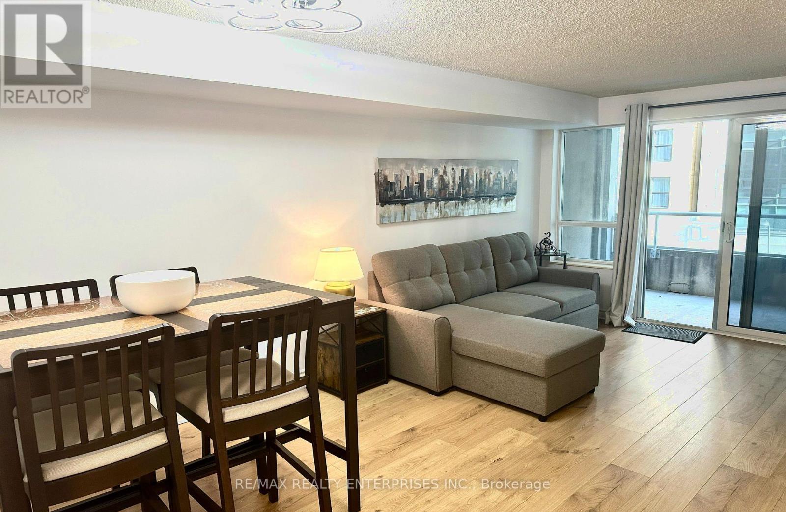 409 - 270 WELLINGTON STREET W Property Photo 1