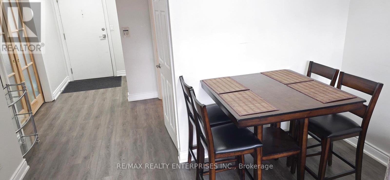 1435 - 250 Wellington Street W Property Photo 21
