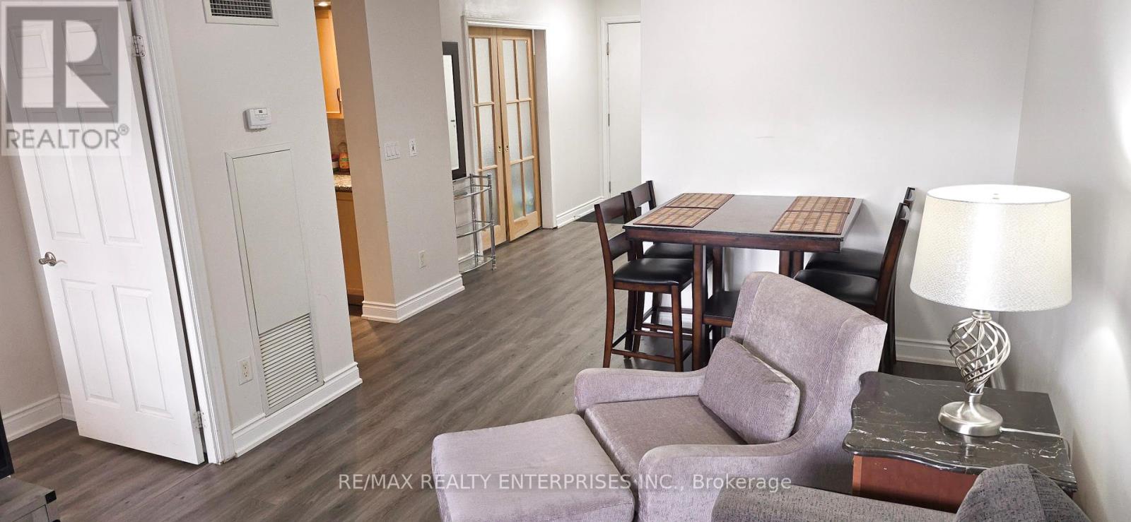 1435 - 250 Wellington Street W Property Photo 26