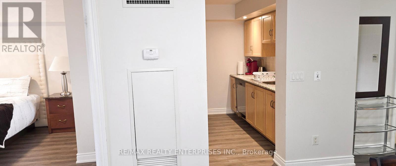 1435 - 250 Wellington Street W Property Photo 29