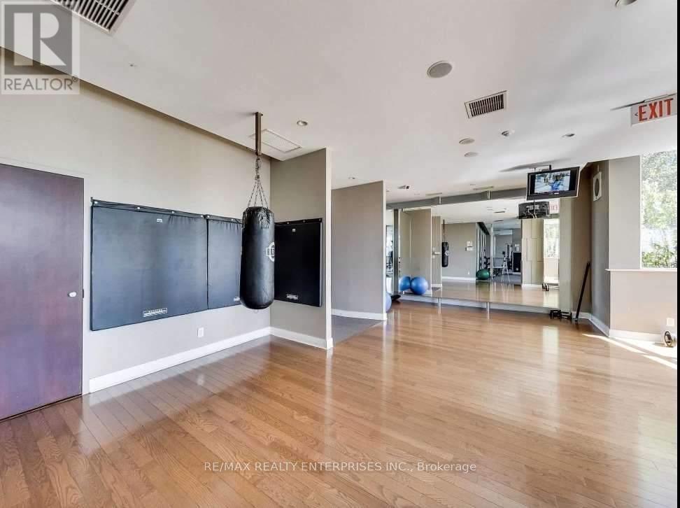 1435 - 250 Wellington Street W Property Photo 37