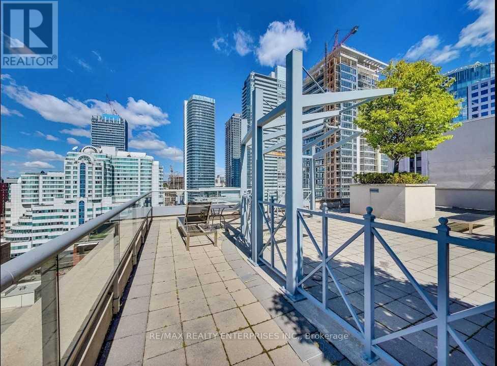 1435 - 250 Wellington Street W Property Photo 45