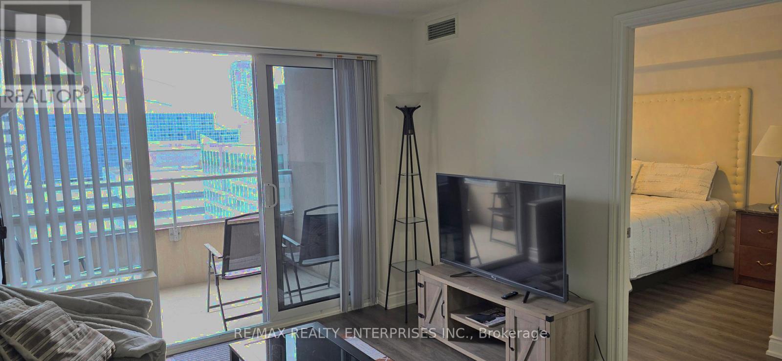 1435 - 250 Wellington Street W Property Photo 46