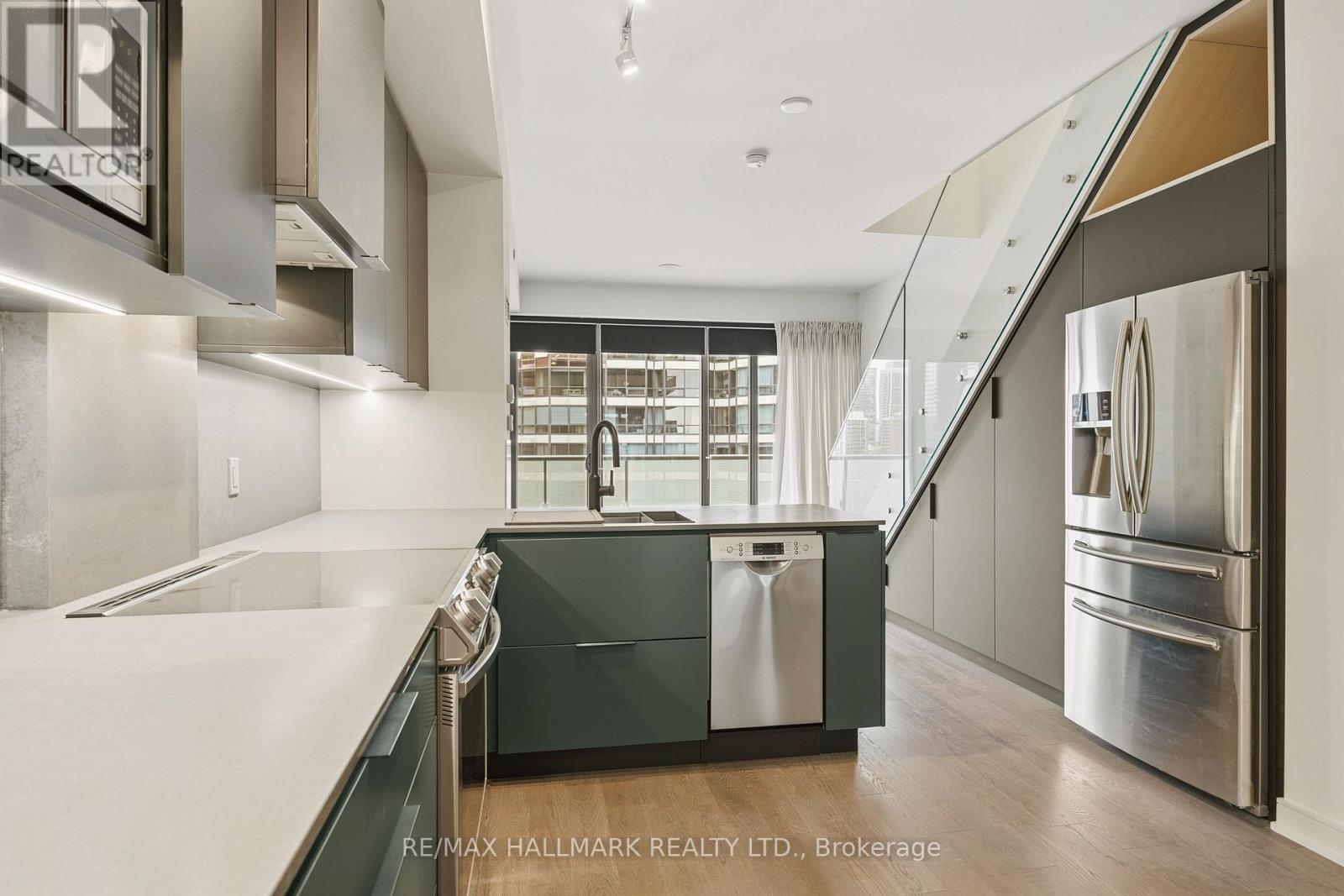 1811 - 57 St Joseph Street Property Photo 4