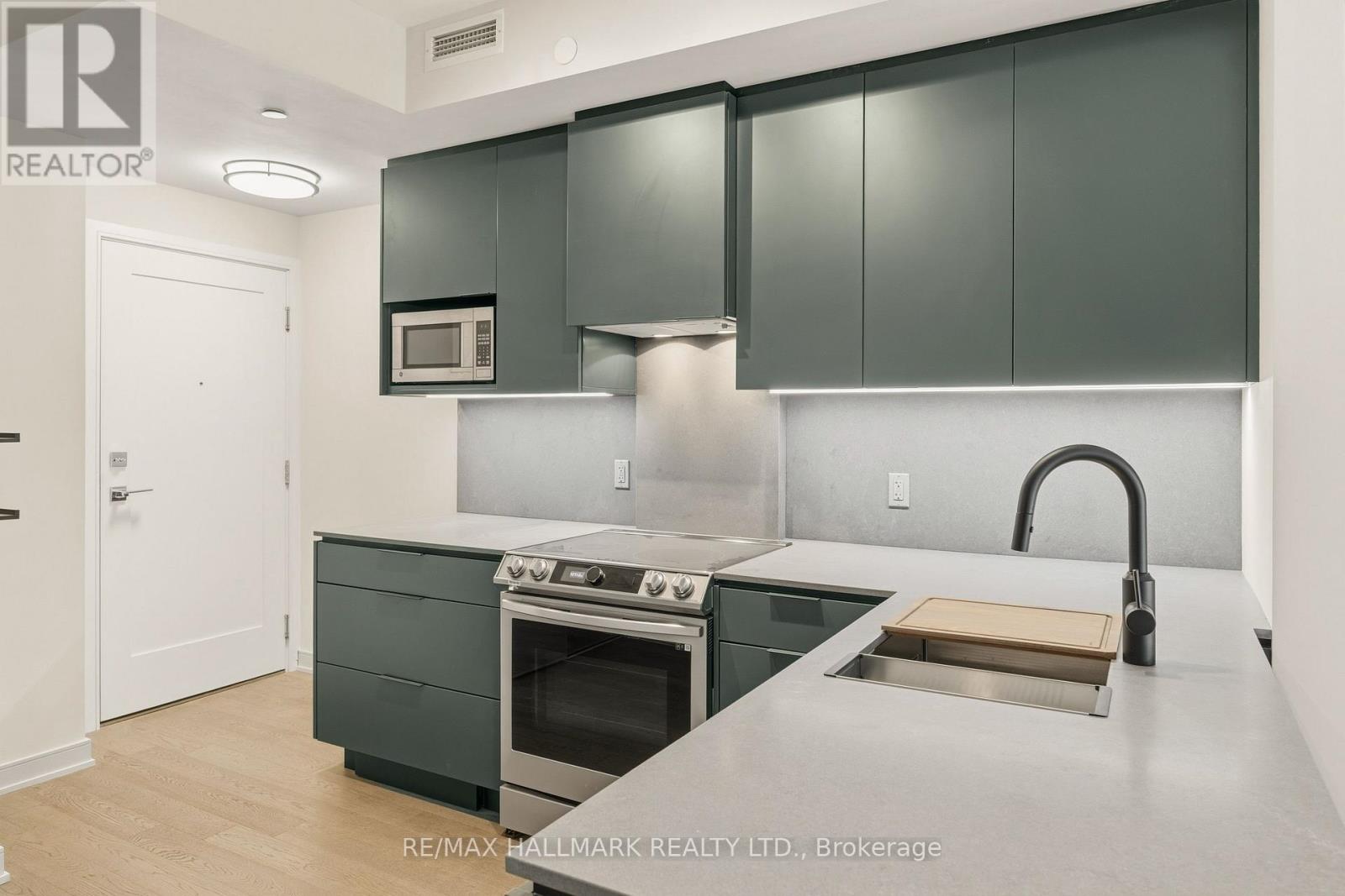 1811 - 57 St Joseph Street Property Photo 6