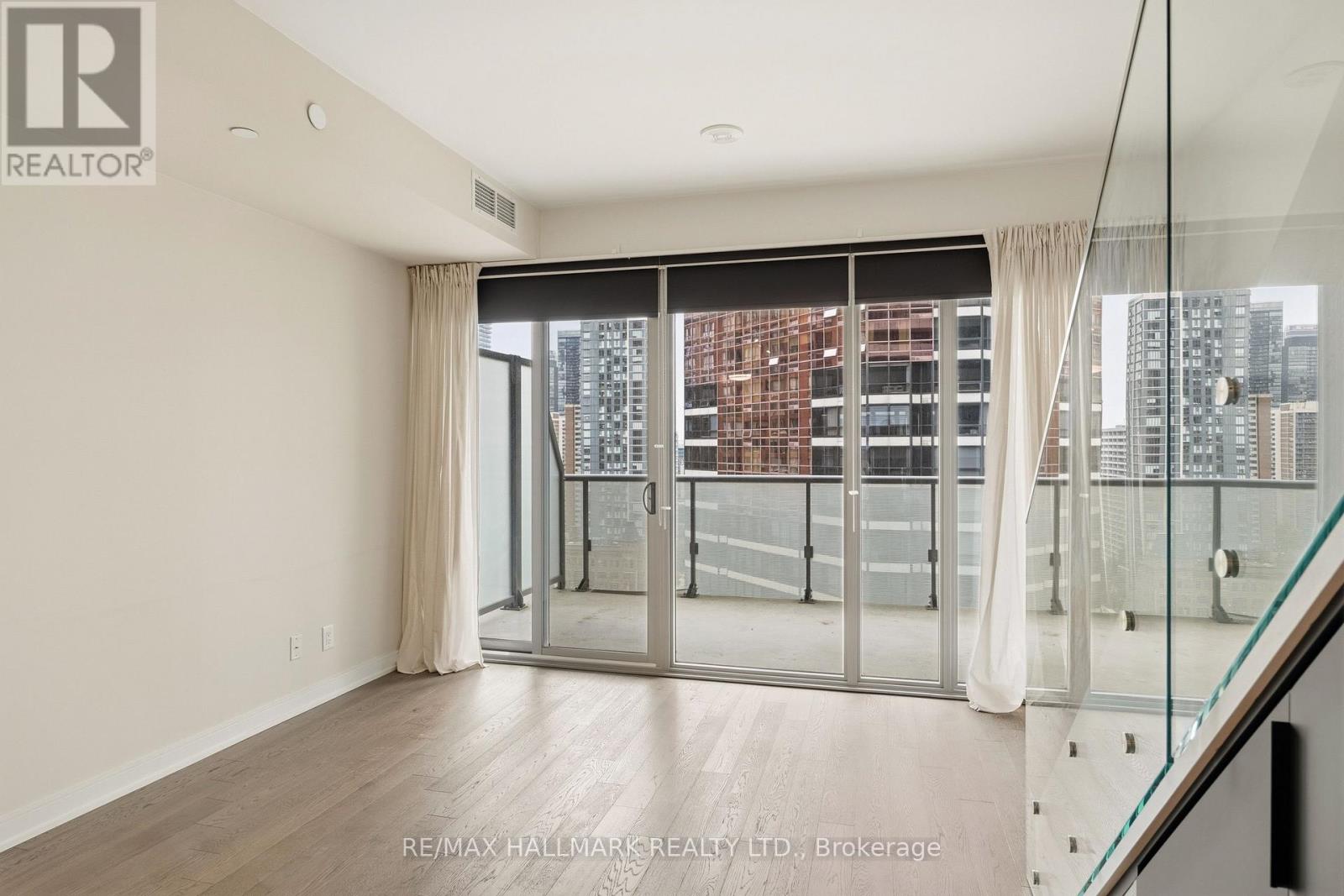 1811 - 57 St Joseph Street Property Photo 8