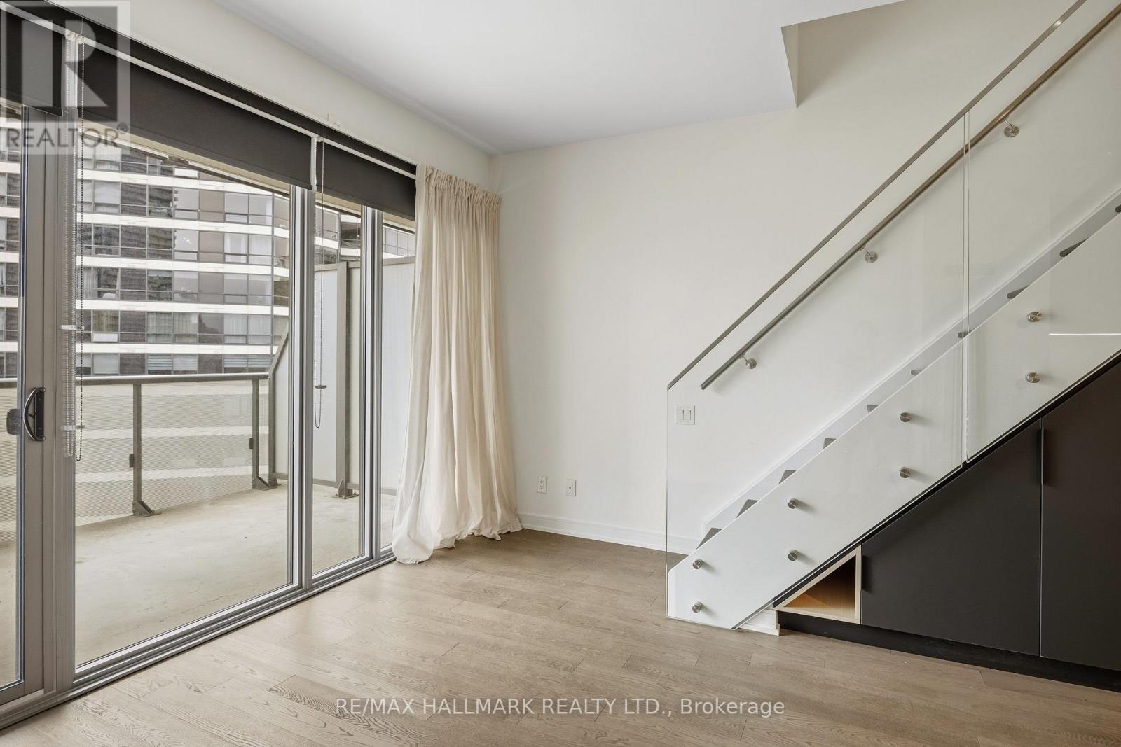 1811 - 57 St Joseph Street Property Photo 9
