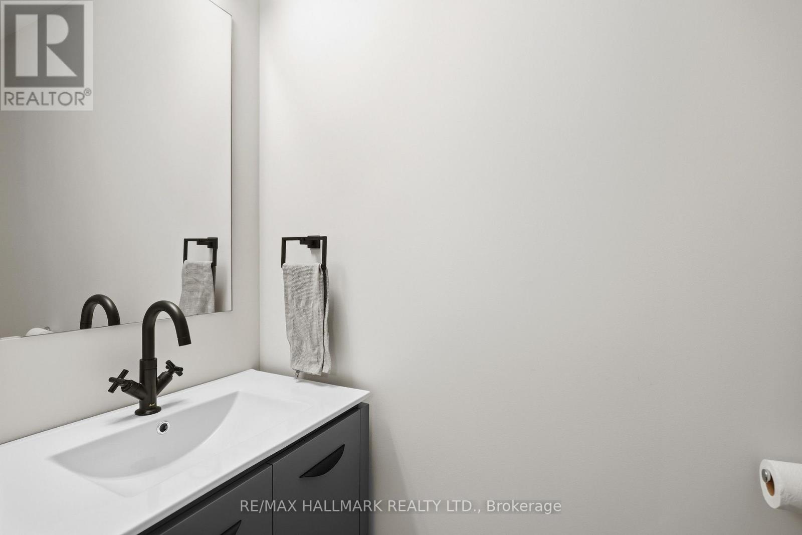 1811 - 57 St Joseph Street Property Photo 11