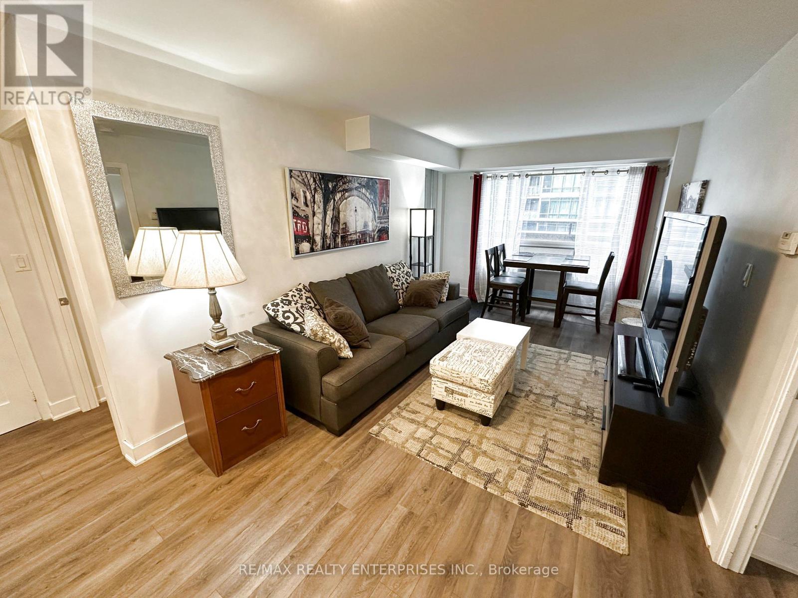 517 - 20 BLUE JAYS WAY Property Photo 1